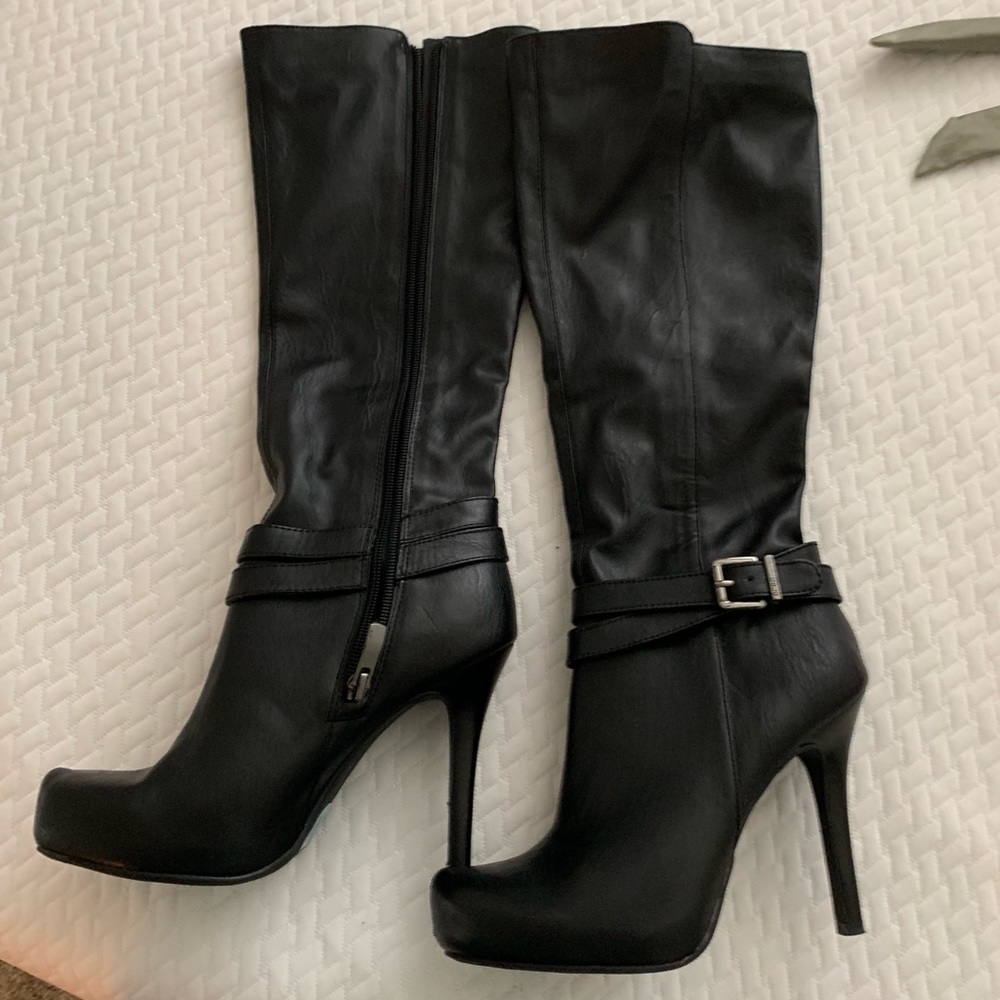BCBG boots